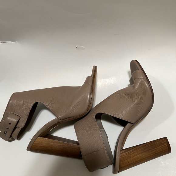 Vince Addie Open-Toe Buckle-Back Sandal Taupe - Picture 13 of 16